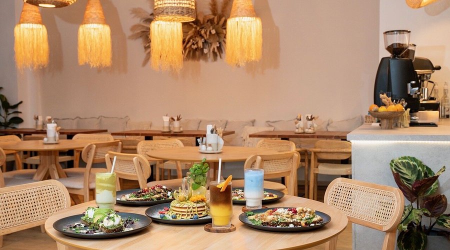 Brunch Restaurant w/ Class C Liquor License 1