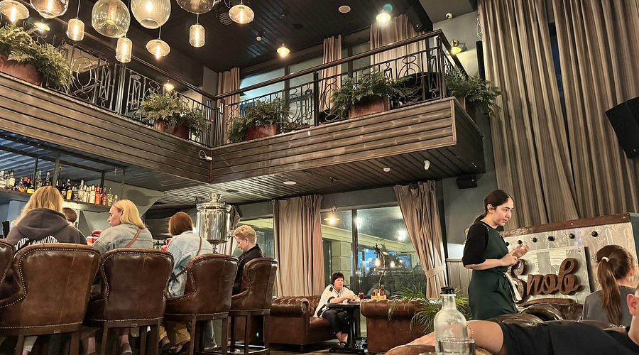 Popular Bar/tavern With Live Music 1