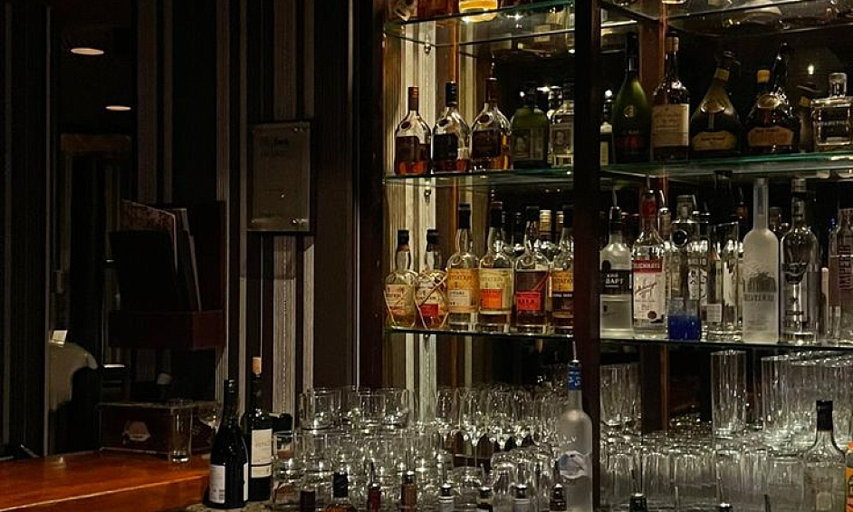 Long Established Neighborhood Bar And Grill In St. Charles County 1
