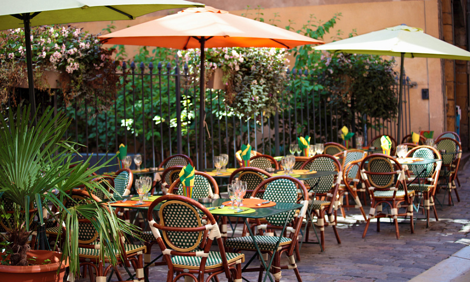 Profitable Restaurant & Bar With Great Upside For Sale 1