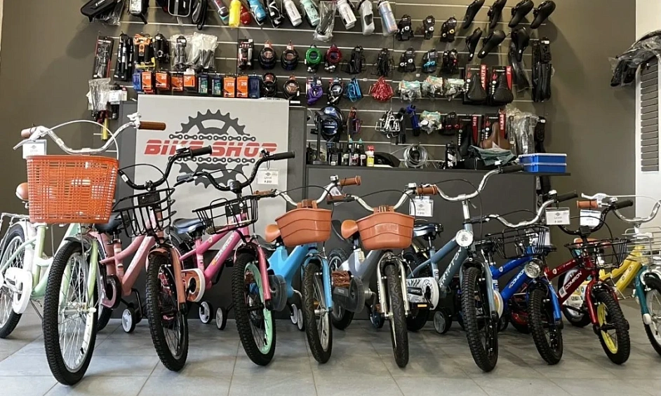 Turnkey Snowboard And Bike Shop: Rentals, Retail, Repairs 1