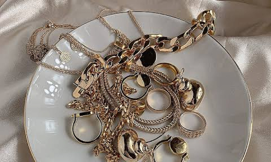 Legacy Fine Jewelry Retailer In Desirable Area 1