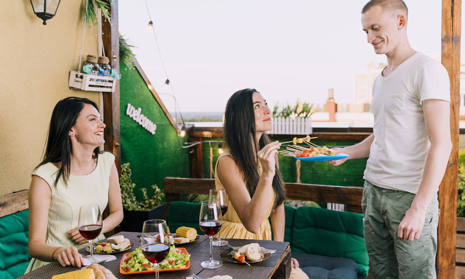 Casual Neighborhood Restaurant & Bar In Boston For Sale 1
