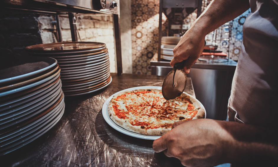 High-Volume Well-Established Pizza Sports Pub-Over 16 Years For Sale 1
