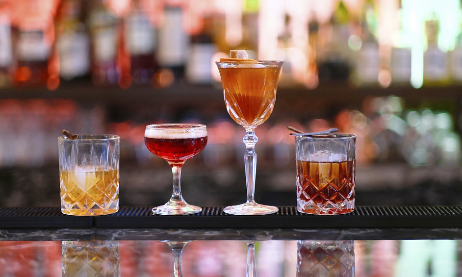 Bar for Sale with $293K in Earnings on Sales of $1.5M in Sales 1 Bar for Sale with $293K in Earnings on Sales of $1.5M in Sales 1