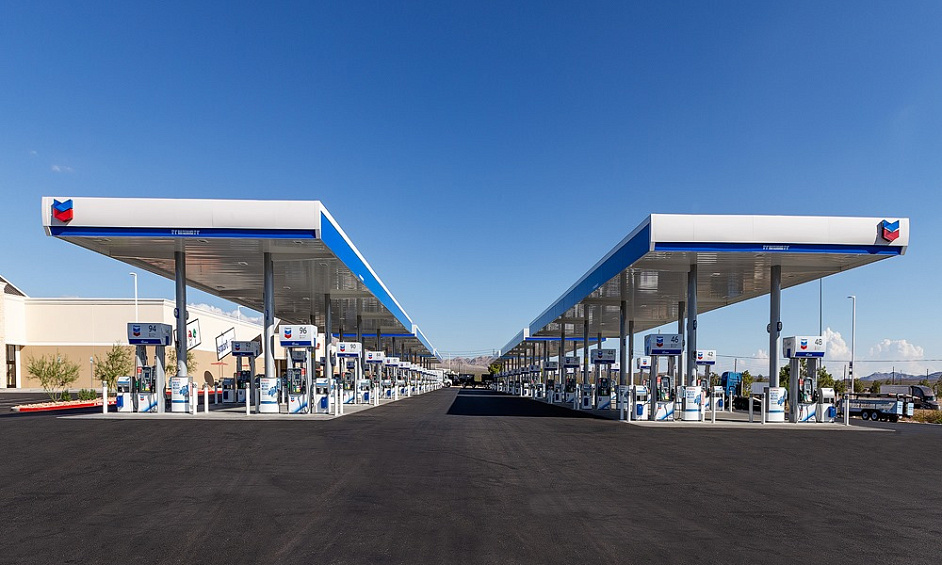 Large Chevron Station With Great Visibility 1